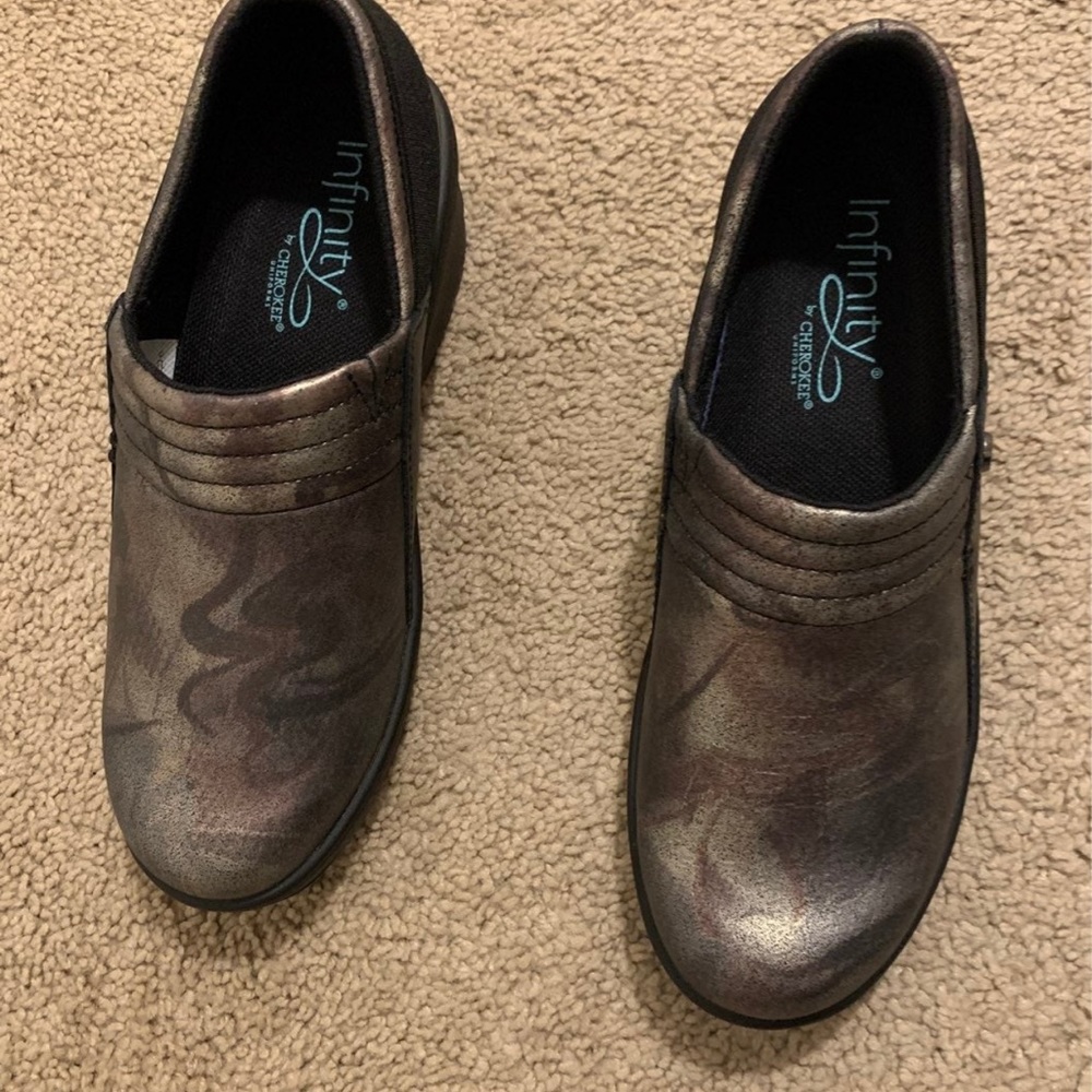 Cherokee Infinity nursing clogs